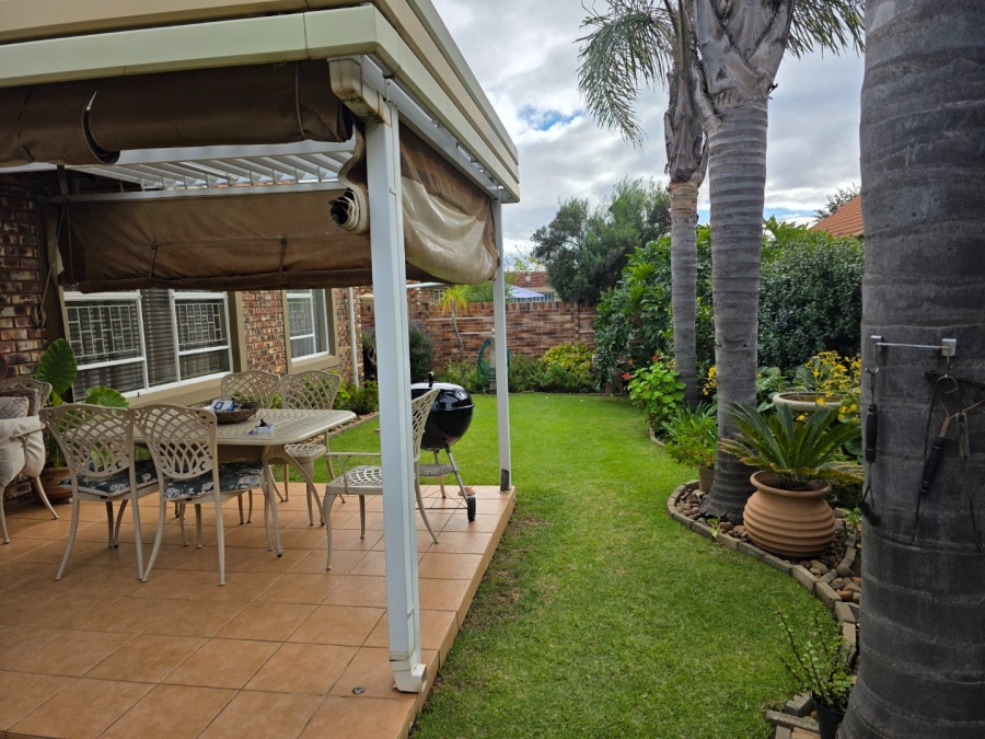 2 Bedroom Property for Sale in Langenhovenpark Free State